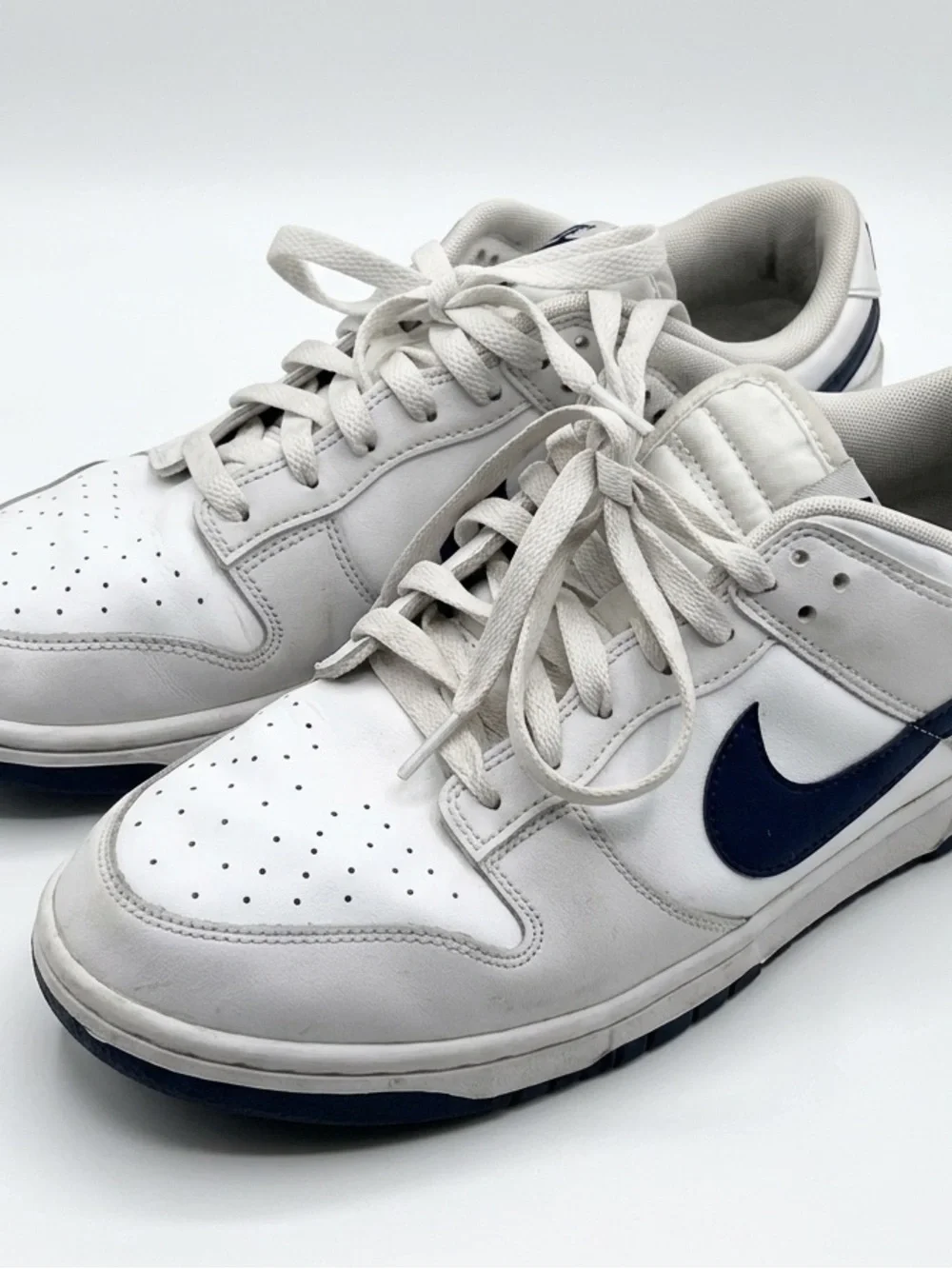 Nike Men’s Low-Top Sneakers in White and Black Swoosh